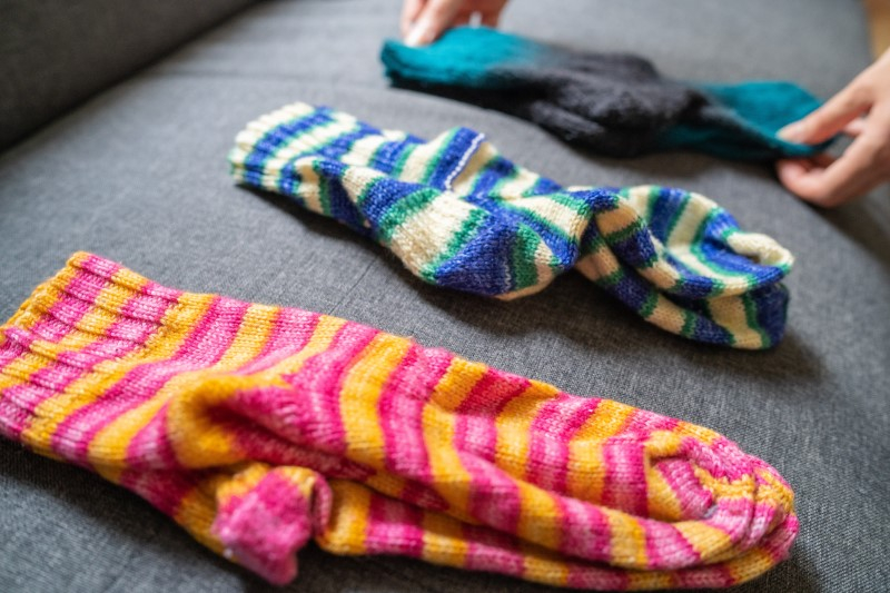 Socken auf der Couch